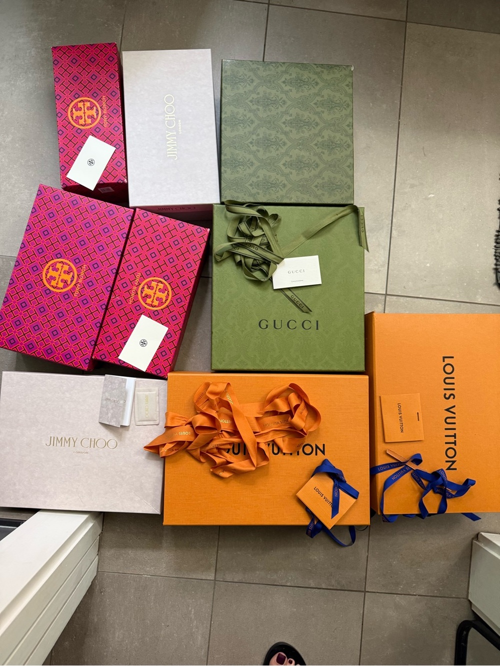 Gucci Gift Box with Ribbon
Tory Burch boxes
Louis Vuitton boxes